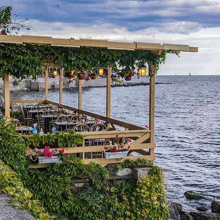 Luxury First Line With Pool By The Sea Nessebar