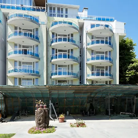 Apartmán Luxury First Line With Pool By The Sea