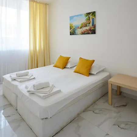Apartmán Luxury First Line With Pool By The Sea