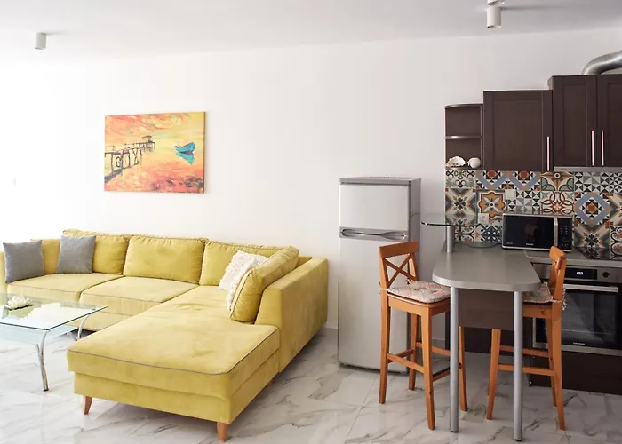 Luxury First Line With Pool By The Sea Apartment