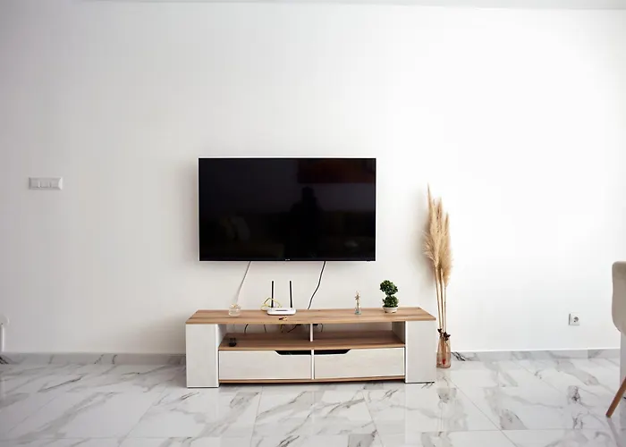 Luxury First Line With Pool By The Sea Apartment *