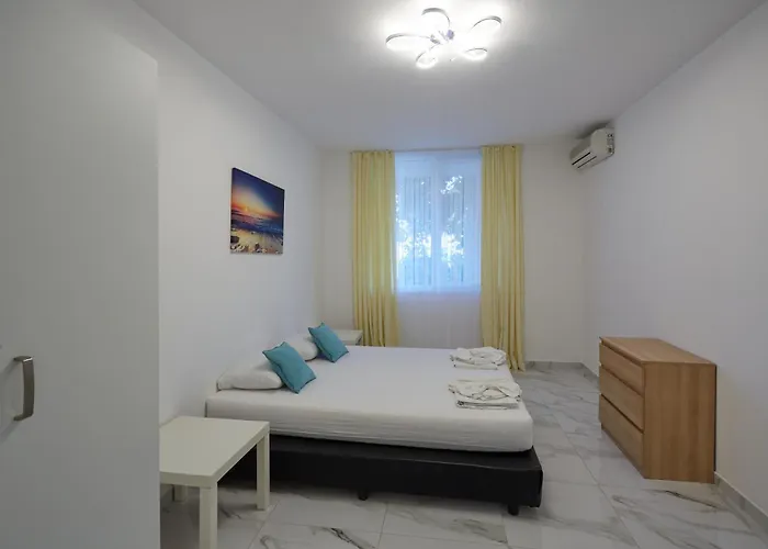 Apartment Luxury First Line With Pool By The Sea Nessebar