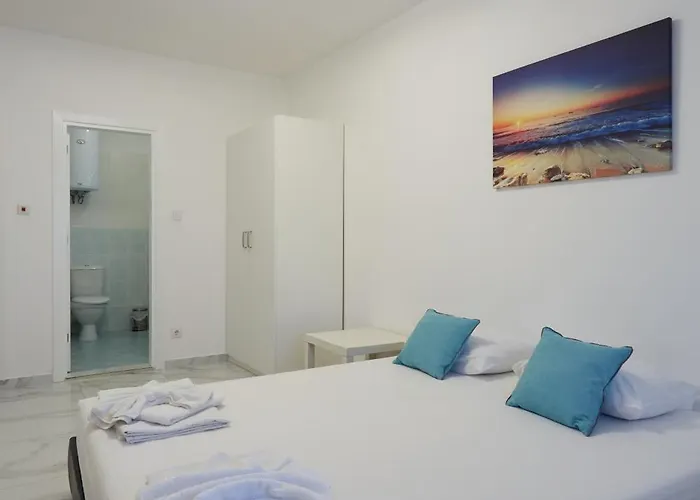 Luxury First Line With Pool By The Sea Apartment *