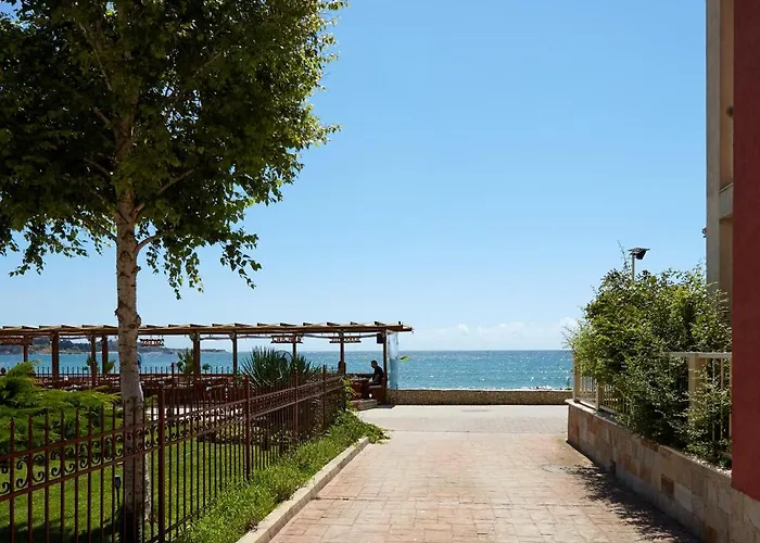 Apartment Luxury First Line With Pool By The Sea Nessebar