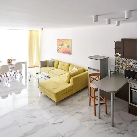 Luxury First Line With Pool By The Sea