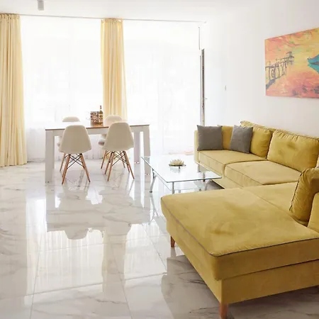Luxury First Line With Pool By The Sea Apartment *