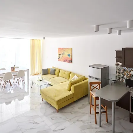 Luxury First Line With Pool By The Sea Apartment