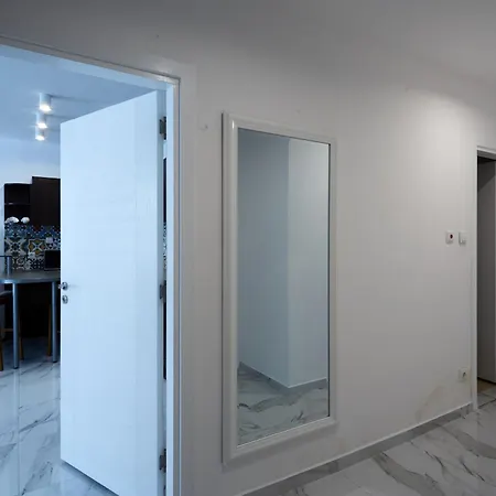 Luxury First Line With Pool By The Sea Apartment