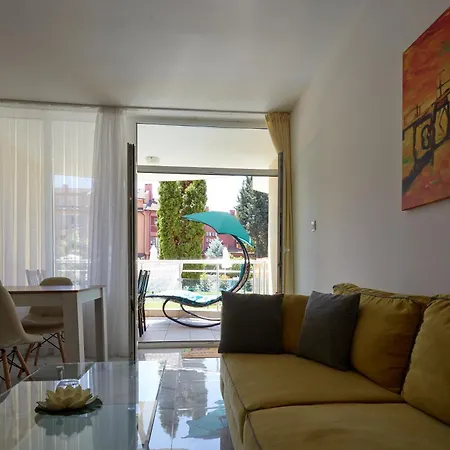 Luxury First Line With Pool By The Sea 内塞伯尔