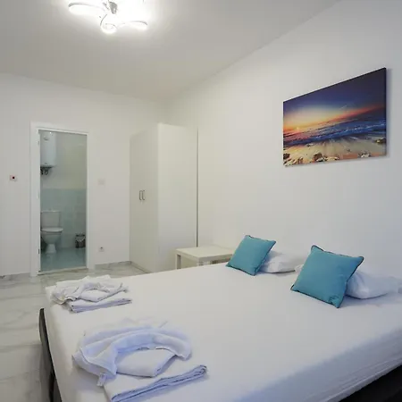 Luxury First Line With Pool By The Sea Apartment *