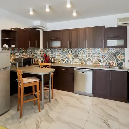 Luxury First Line With Pool By The Sea Apartment *